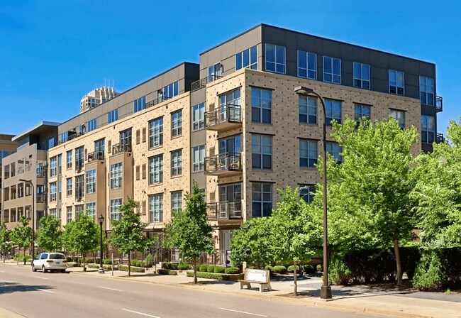 Disfruta del ambiente del Mill District cuando vivas en The Ellory. - The Ellory