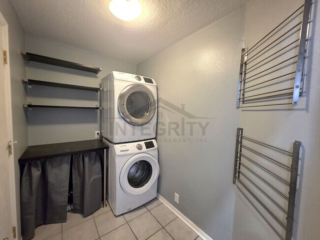 Foto del edificio - 6135 Wesley Brook Dr