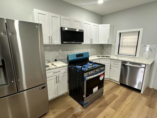 Foto del edificio - 3 bedroom 1.5 bath house available in Sout...