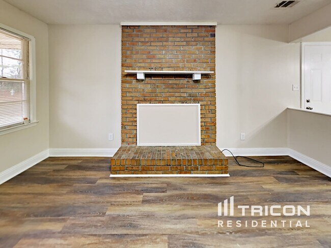 Foto del edificio - 3151 Ridgecrest Dr