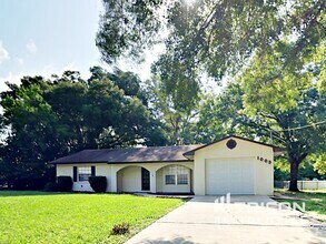 Building Photo - 1003 Meadow Ln