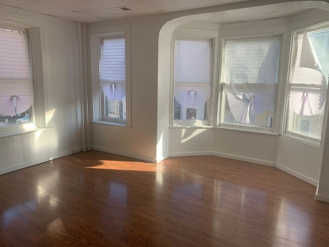 Building Photo - 1 Bedroom-York City SD