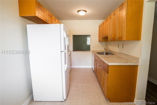 Foto del edificio - 185 Lakeview Dr