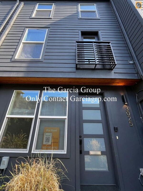 Building Photo - 3025 SE Division St