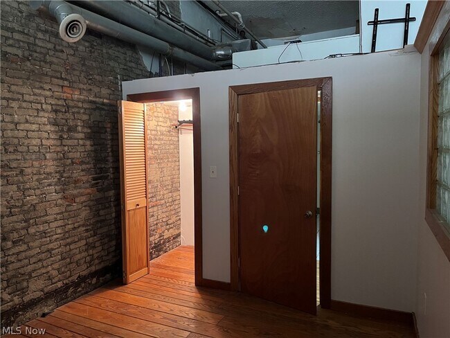 Foto del edificio - 1281 W 9th St