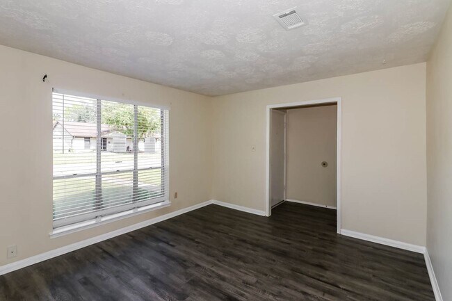 Foto del edificio - 8422 Bandridge Rd