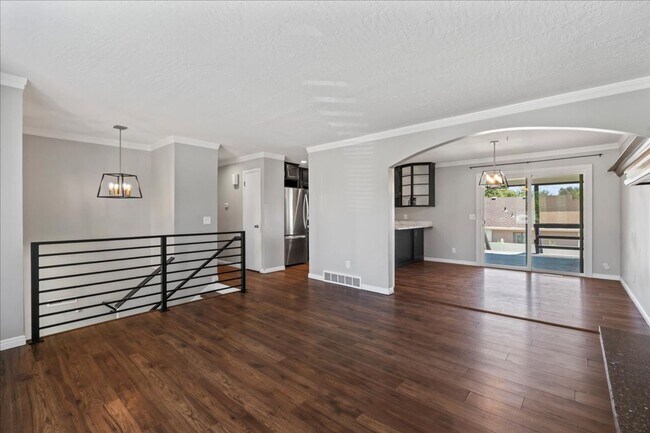 Building Photo - Quiet 4 Bedroom 2.5 Bath Taylorsville Home