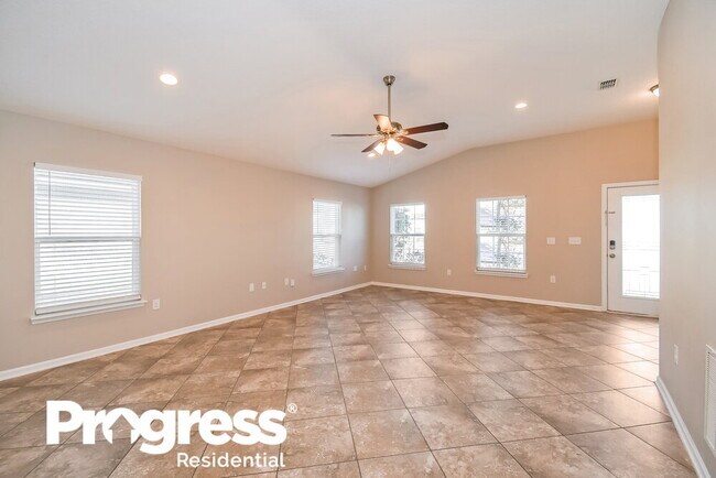 Foto del edificio - 387 Samara Lakes Pkwy