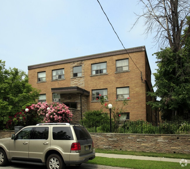 Primary Photo - 25 Villa, 90 & 92 James Street