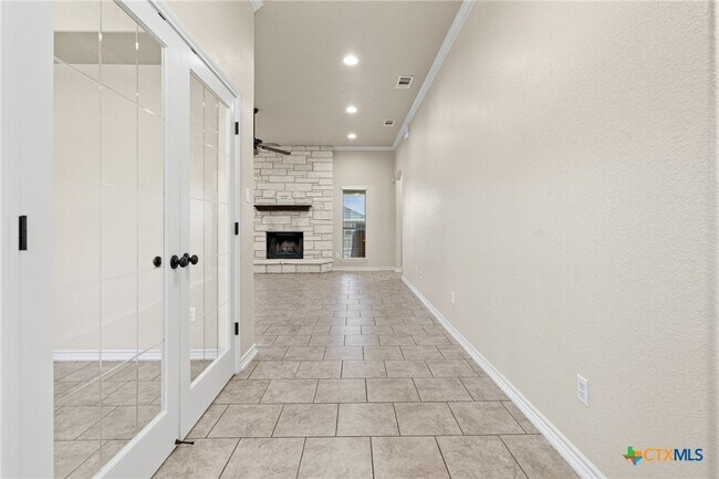 Building Photo - 3606 Rudolph Dr