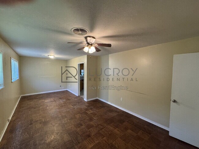 Foto del edificio - 3038 Lakewood Dr