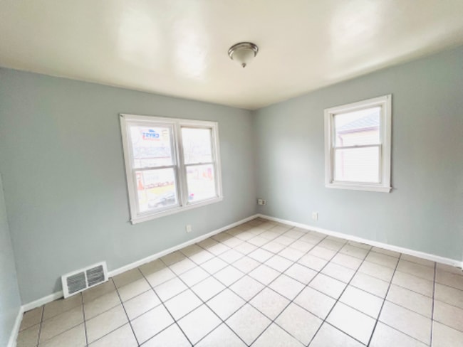Building Photo - 5930 N 69th St