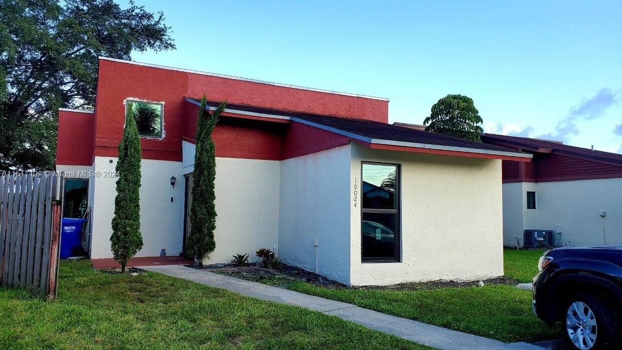 Primary Photo - 10024 SW 14th St