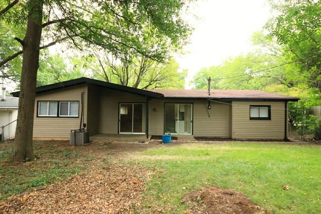 Building Photo - 2480 Allen