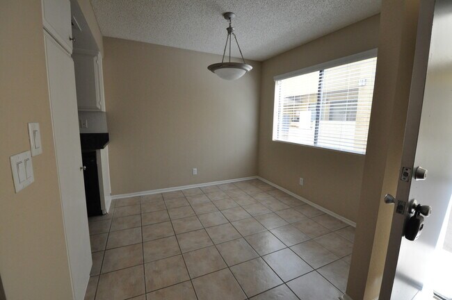 Building Photo - 12142 Oxnard St