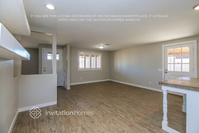Building Photo - 1418 W Rosal Pl