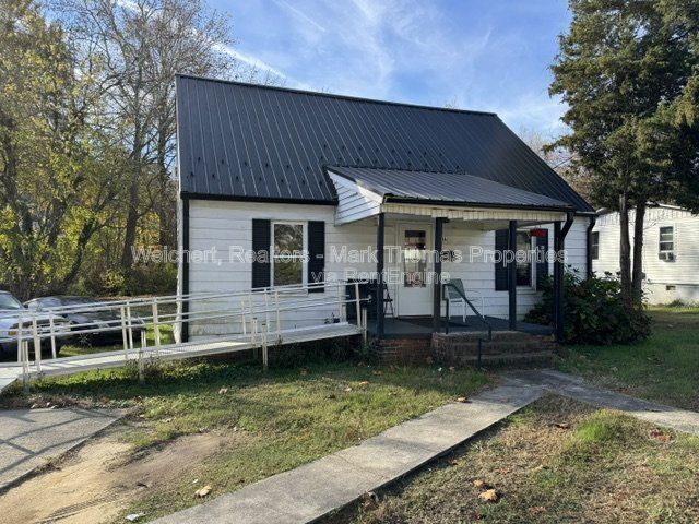 Building Photo - 325 Depot St