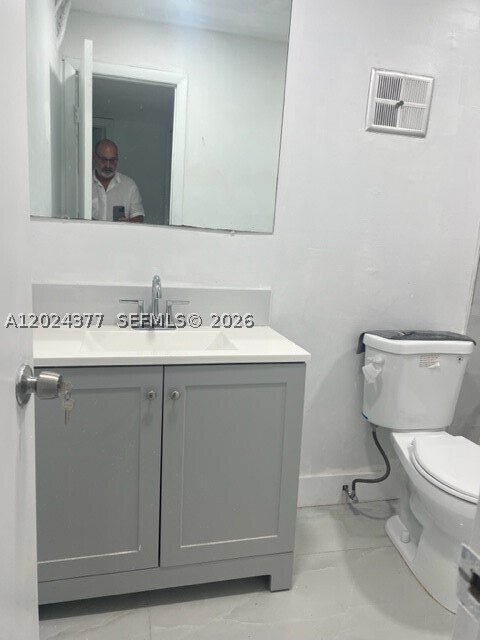 Foto del edificio - 4265 NW S Tamiami Canal Dr