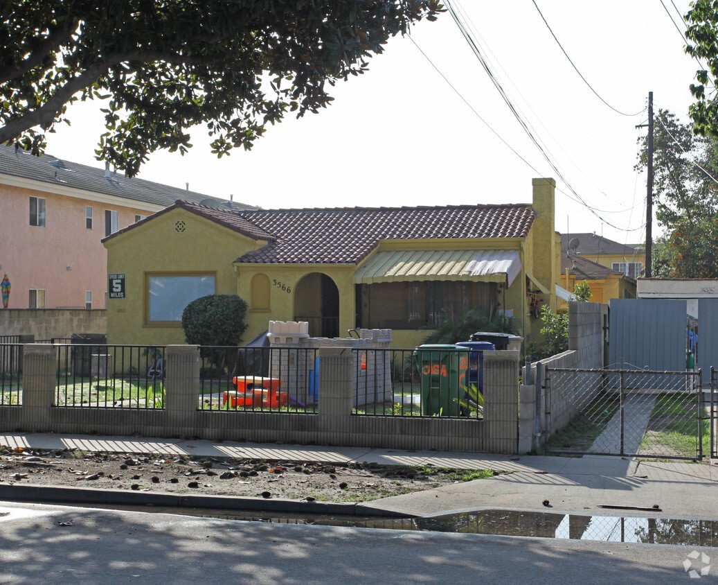 Foto del edificio - 3566 Bell Ave