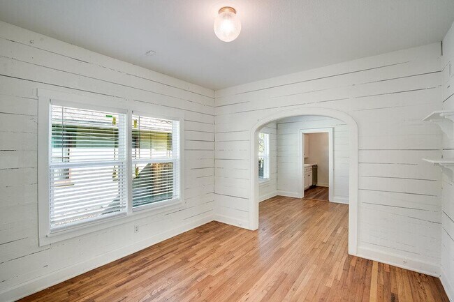 Foto del edificio - 809 Theresa Ave