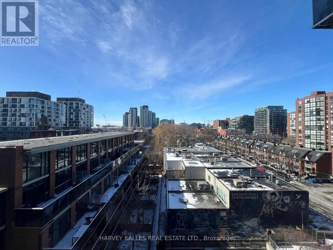Building Photo - 60 Bathurst St