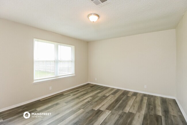 Building Photo - 530 W Carson Dr