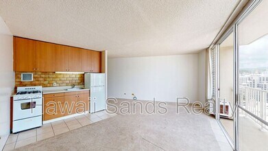 Building Photo - 750 Amana St