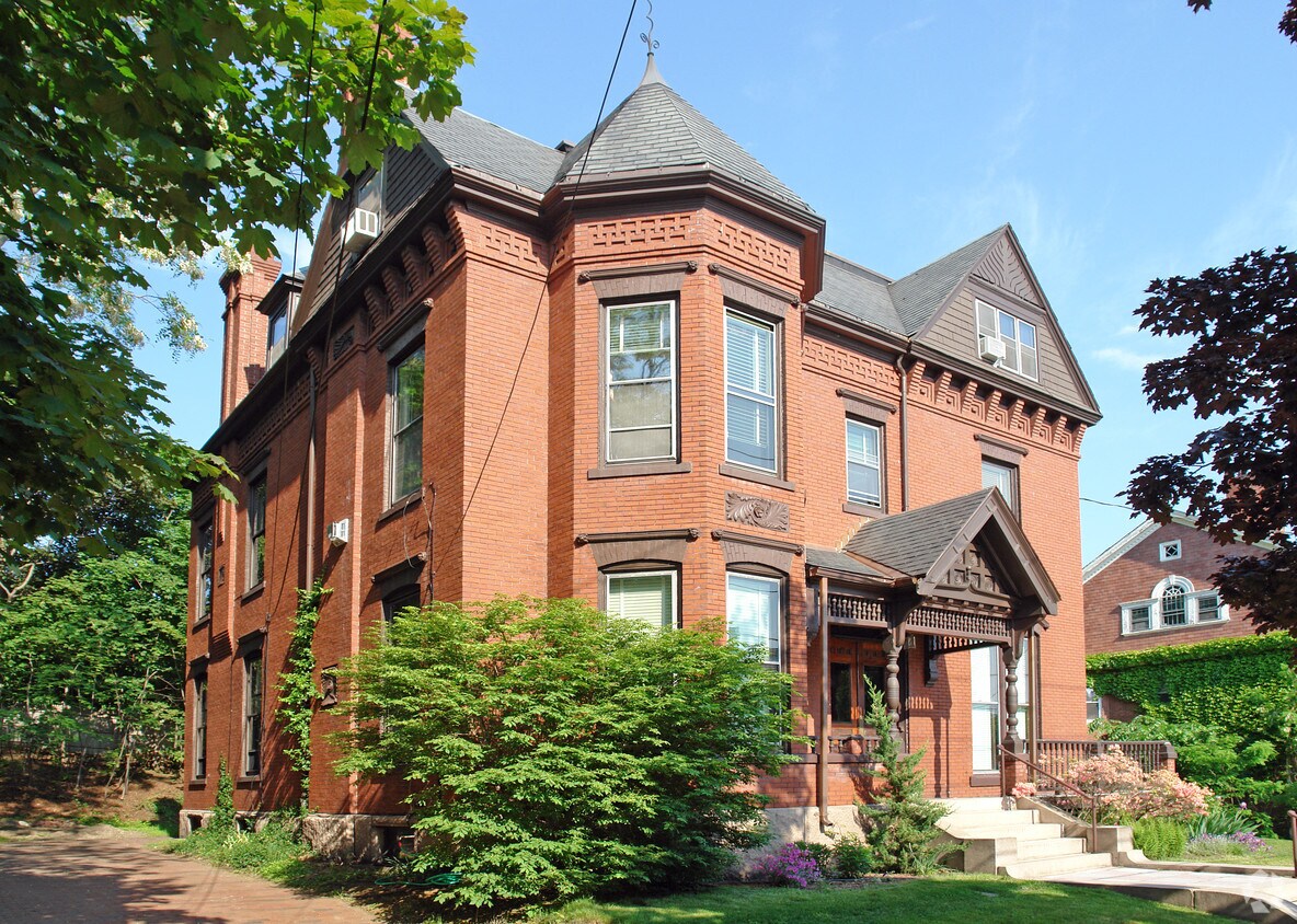 24 Mellen St, Portland, ME 04101 Apartments in Portland, ME