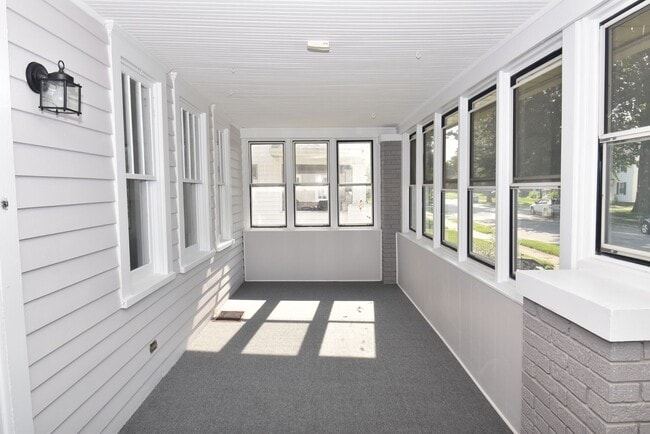 Foto del edificio - Near Notre Dame  2 Story 3 bedroom with 2 car garage