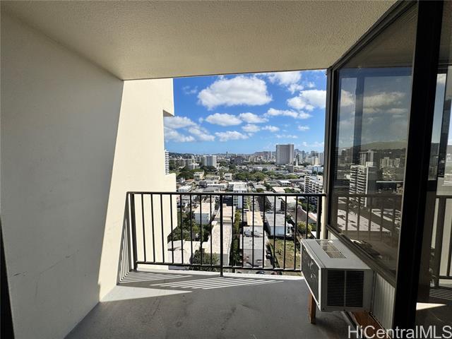 Building Photo - 1571 Piikoi St