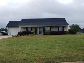 Building Photo - 504 White Rose Ln