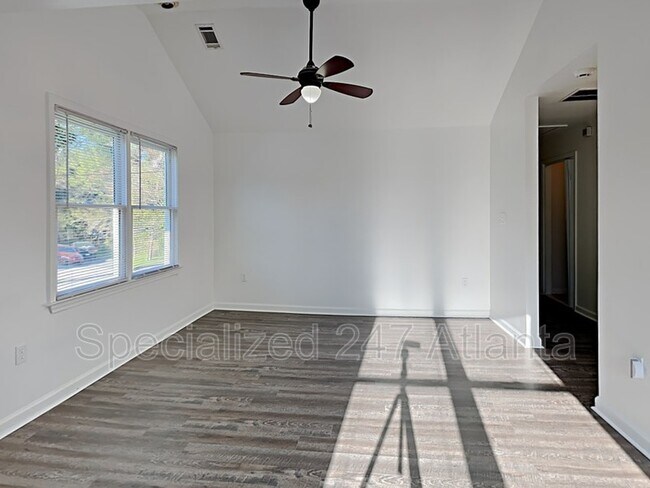 Foto del edificio - 232 Chappell Rd NW