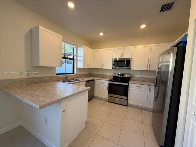 Foto del edificio - 11101 West 33rd Ct