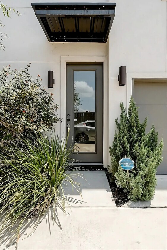 Home entrance - 2626 Bastrop St
