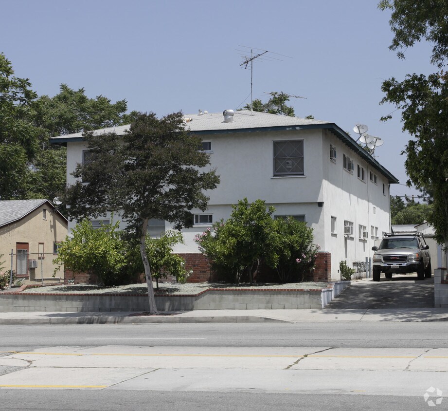 Building Photo - 11645 Burbank Blvd