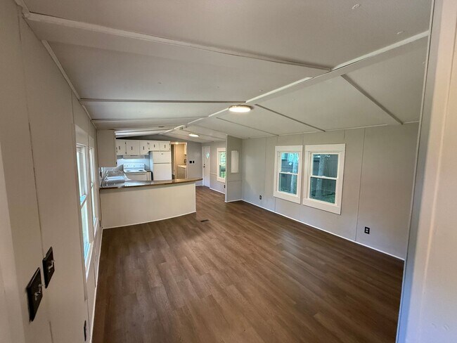 Foto del edificio - 2 bedroom 2 full bath single wide trailer