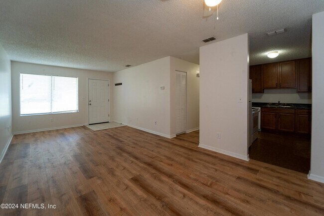 Building Photo - 1000 S Winterhawk Dr