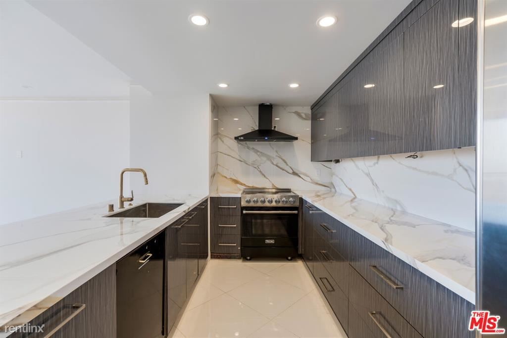 Primary Photo - 1 br, 1 bath Condo - 2160 Century Hl # 1804
