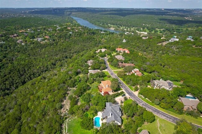 Foto del edificio - 7905 Brightman Ln