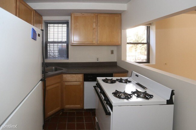Foto del edificio - 2326 N Southport Ave