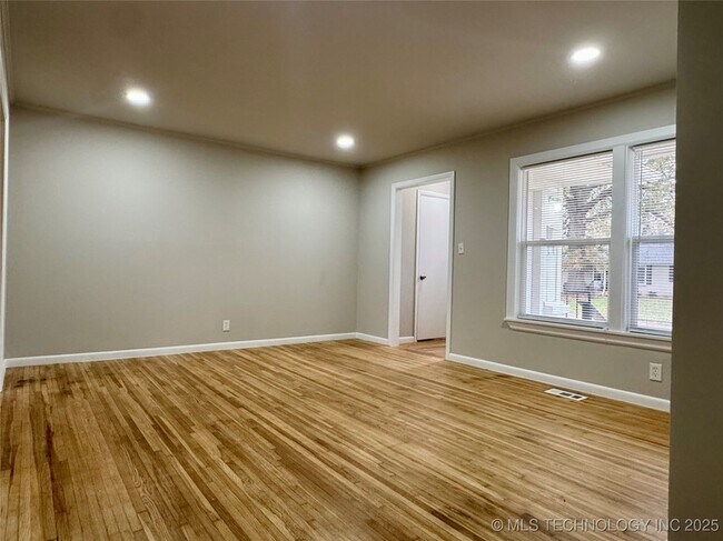 Foto del edificio - 5308 S Madison Ave