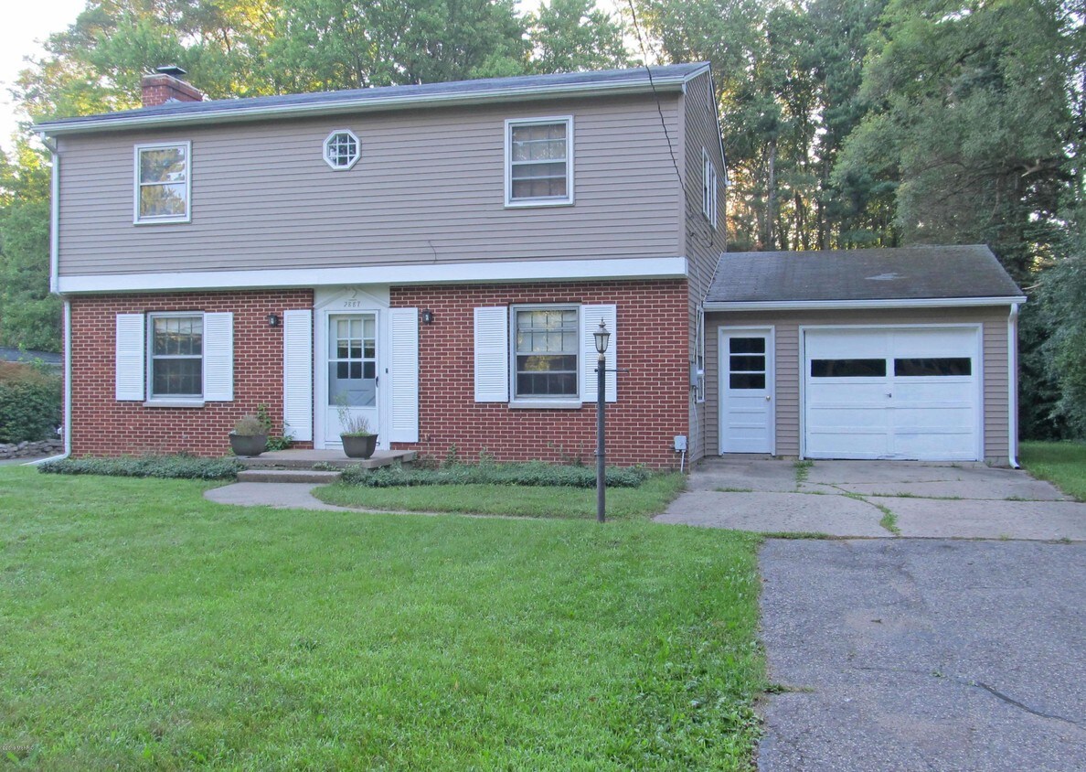 Foto principal - 3 bedroom in Kalamazoo MI 49019