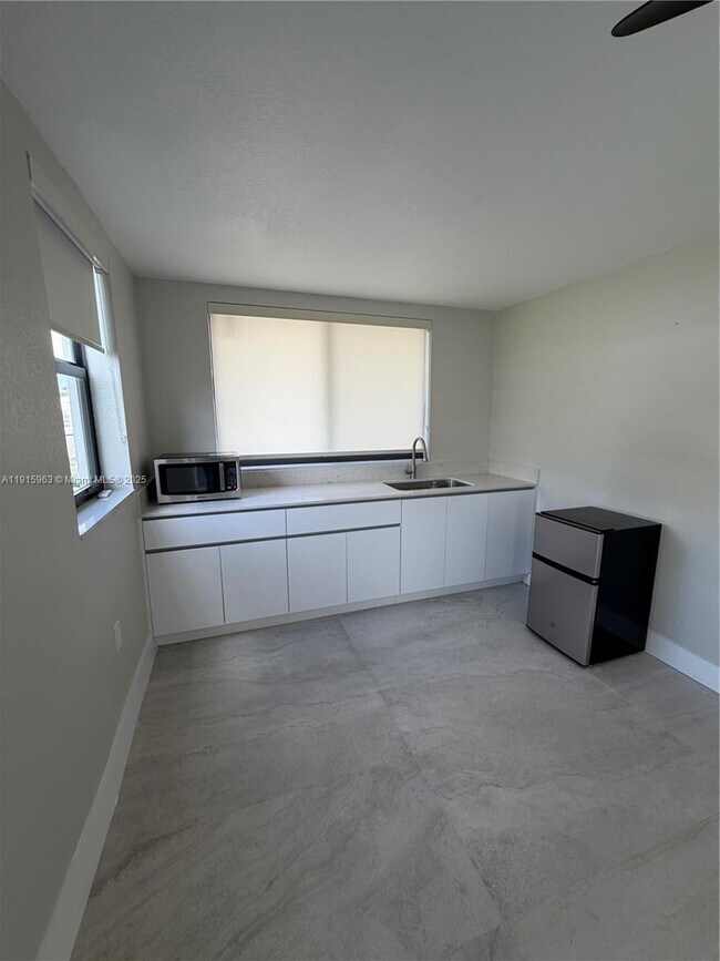 Foto del edificio - 7330 SW 11th St