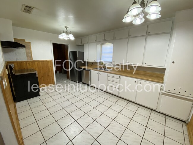 Foto del edificio - 3 bedroom, 1 bath in Medical District