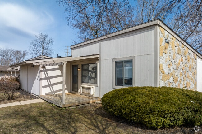 Building Photo - Laurel Bay