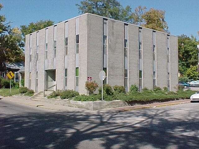 Building Photo - 325 E 10th St