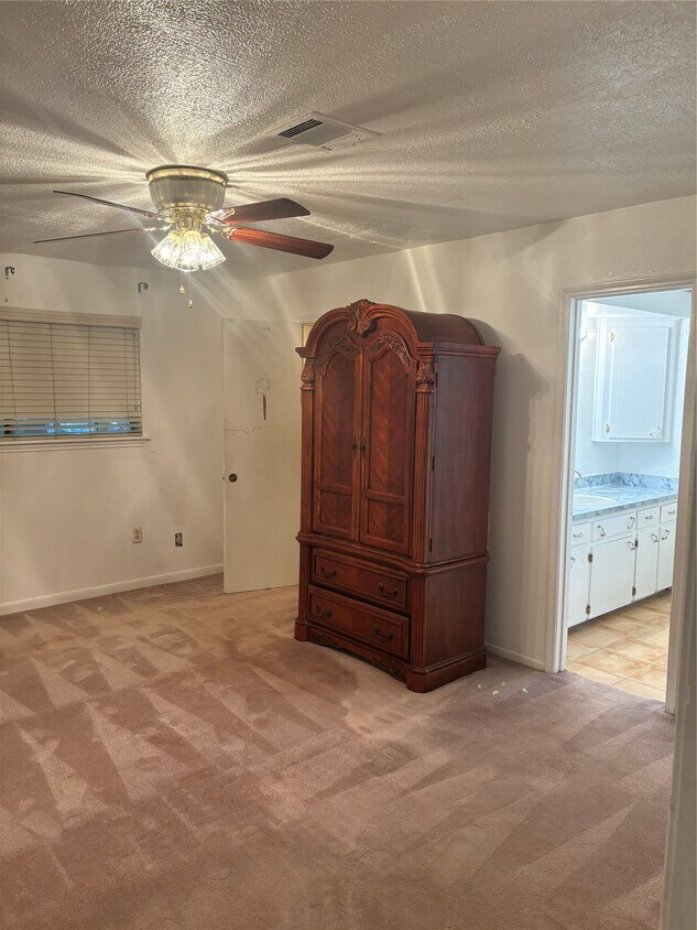 Foto del edificio - 8450 Bigwood St