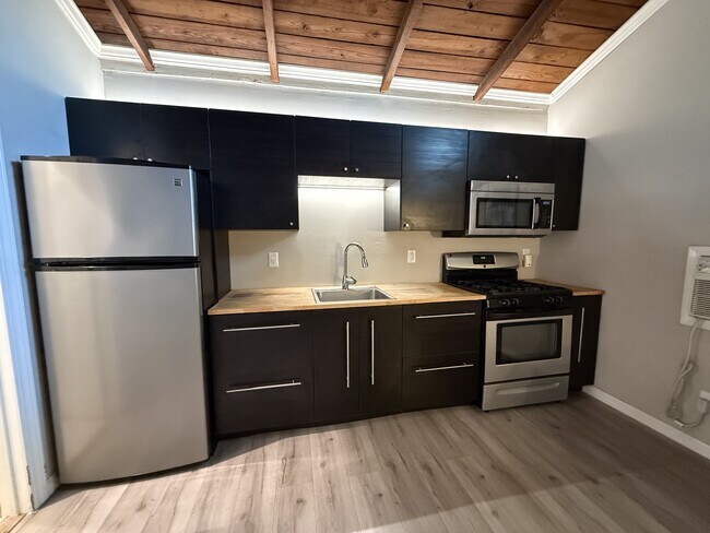 Foto del edificio - 214 Drake Ave