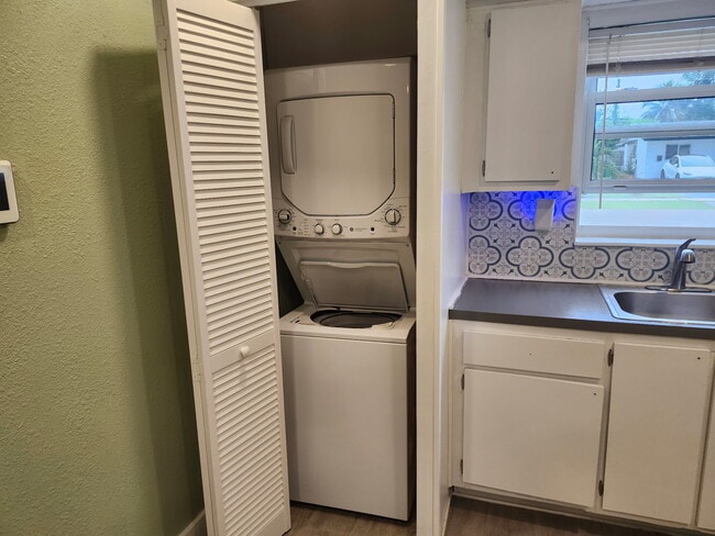 Foto del edificio - 5940 NW 13th St