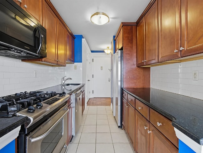 Building Photo - 500 Central Ave